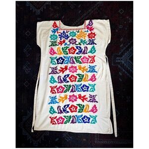Vintage Embroidered Mexican Midi Dress w/ Square Neckline & Tie Back | Size S M